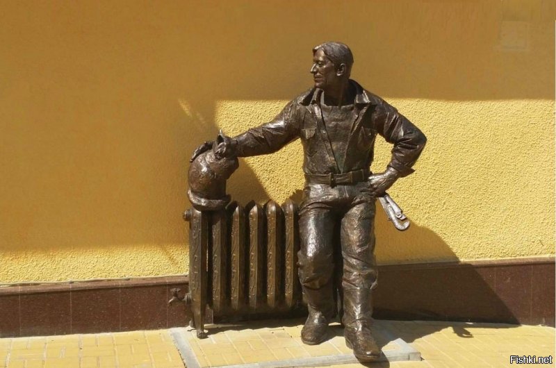 плохой профессии столько памятников не поставят!