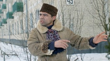 Пристроенный к дому навес не выдержал последствий сильного снегопада 
