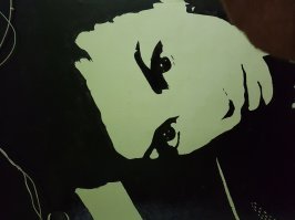 Ну, скажем так, художества разные бывают, на представленных фото сплошной вырвиглаз,
есть вполне себе достойные картины, у себя перед входом нарисовал изображение своей супруги в стиле поп-арт, все соседи сказали что красиво и спрашивали кто рисовал
пс картина от пола до потолка