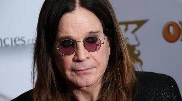 Вот, уот к кому они все стремятся!! Упарывался так, что другой бы на его месте уже давно бы кони двинул и ничего,  в свои 70 еще и зажигает!