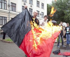 Для Москвы фон вывески не по феншуй, - флаг ОУН-УПА.