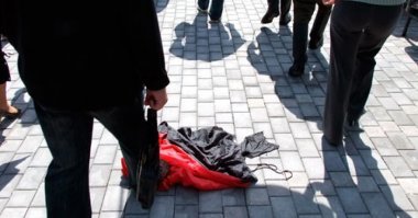 Для Москвы фон вывески не по феншуй, - флаг ОУН-УПА.