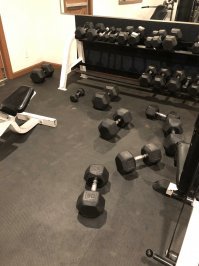 истина, еще растащат по залу, поработают и там оставят, потом как дурак бегаешь собираешь чтоб поработать...