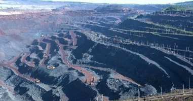 Если в нашем Железногорске пофоткать где-нибудь на отвале железной руды, то ещё правдоподобнее получится...