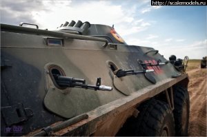 В БТР нет окошек, неуч. Есть люки и амбразуры. Но амбразуры далековаты от мехвода