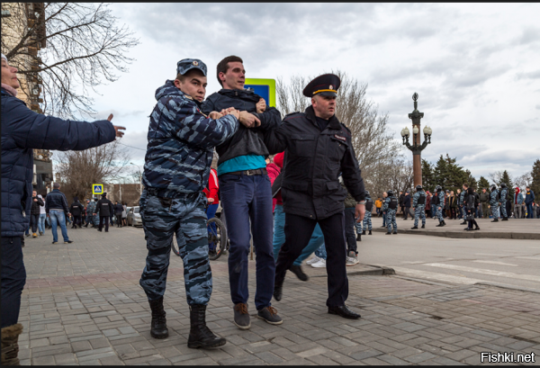 ......."а тут тока домыслы пока что девки плохо себя вели "............Так понимаешь  в чём дело ....ДОМЫСЛАМИ является и то что ей спину сломали....ведь это только озвучено мамой девочки(стороной заинтересованной).....

А видео из ТЦ на столе у следователя.......пока низя и просто невозможно их опубликовать......потом можно будет.....

Пы.сы а то что охранников уволили это правильно......не должны они волочь по полу, по ступенькам тела бренные.........Если она буянила , дебоширила, то они должны были взять её за руки - ноги и отнести себе в комнату охраны до приезда полицаев....
Либо под локотки выносить....