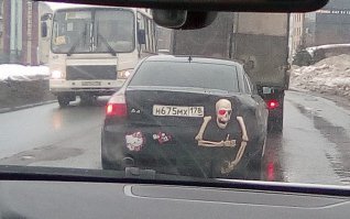 И фонарь красный светит...