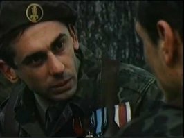 Первый раз я узнала об иностранном легионе в фильме "Попугай говорящий на идиш". Там еврейчик, жизнеописание которого можно назвать, как "лютый пиз.дец", в конечном итоге попадает в иностранный легион. Там он своим пиз.децом так озадачил бывшего ССовца, что тот начал его опекать...
Вот эта "сладкая парочка":