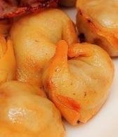а мне тут курицы и ножки куриные показались :)))) а это пельмешки ))
