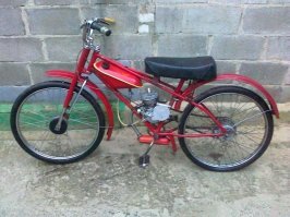 ЗИФ-77. Пензенского велосипедного завода.
Тип движка - одноцилиндровый с системой воздушного охлаждения и продувкой возвратно-петлевого типа.
Модель мотора - "Д-6".
Рабочий объем движка составляет 45 см3.
Диаметр его цилиндра составляет 38 мм.
Компрессия - 6 килограмм на 1 сантиметр.
Максимальная мощность мотора Д6 достигает 1.2 л.с.
Тип подачи топлива - через карбюратор.
Тип зажигания – магнето.
Емкость бензобака составляет 4.8 л. (0.2 л. - резерв).