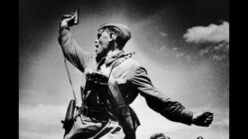 Младший политрук Еременко.