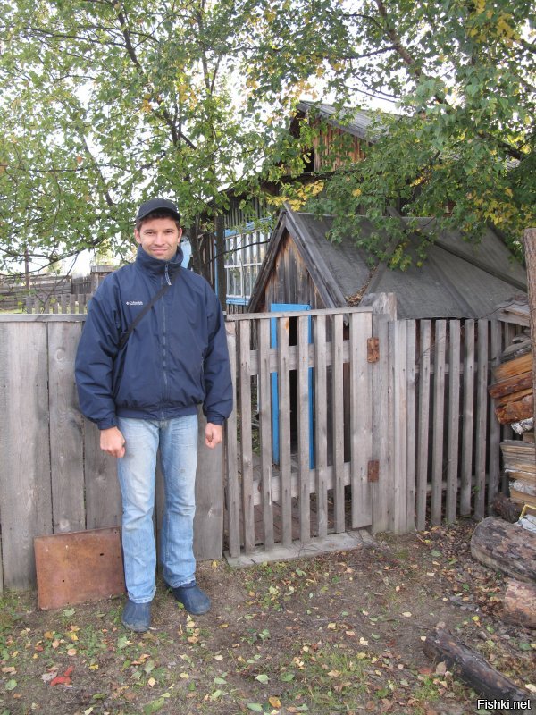 Больно смотреть. Сам из такого поселка родом. Томская область, Верхнекетский район, поселок Лисица. Были с женой в 2010 году. Дом наш стоит еще. Дела там немногим лучше, только благодаря пенсиям с северными надбавками. Люди не все еще уехали, в основном живут пенсионеры.