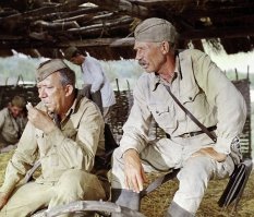 - Вот, к примеру, в старину был знаменитый полководец, Александр... Александр... вот чертова память! Александр...
- Суворов?
- Никакой не Суворов!
- Александр Македонсков, о какая у него фамилия, хай ему сто чертей! Так вот первая заповедь у него насчет противника была: пришел, увидел и наследил.А наследит бывало так, что противник сто лет чихает, никак не опомнится.
- Какой же он нации был?
- Он-то?
- Да.
- Александр этот?
- Да...
- У него своя нация была.
- Как своя?
- А вот так, собственная нация и шабаш!

Они сражались за Родину. 
М.Шолохов
