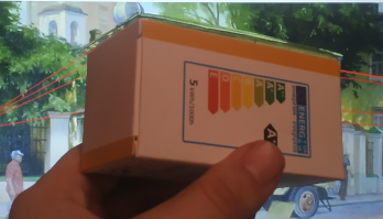 Когда плохо с глазомером и чувством перспективы, всегда можно использовать подручные средства. На фото прямоугольная коробочка, которая расположена в таком же ракурсе, как и дом на картинке. Легко видеть, что углы линий полностью совпадают.