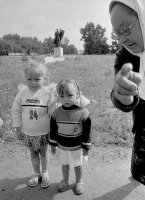 Сегодня так же как обычно, младшие поднашивают за старшими.