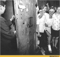 Зэку легче-отмотал срок и вышел.  Эти сидят (кто в тюрьме, кто в зоне) добровольно, порой всю жизнь. И зачем вся эта красота?