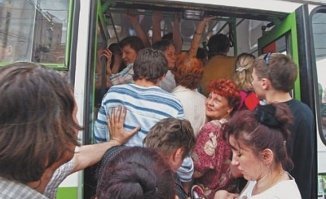 Да были временя когда коленки ко лбу не прислонялись.
А сейчас любой самолет сидишь как селедка в бочке.
Может только на А380 по другому (не летал не могу сказать). А так для экономии сейчас все вот так и в том числе срок службы самолетов.