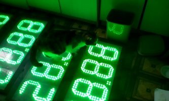 Мурка помогает мне работать - проверяет правильно ли я собрал табло. ;)