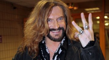 Судя по голосу родственник этого: