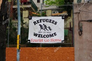 Барселона- «туристы убирайтесь, а приезжайте к нам беженцы со своими семьями».