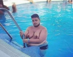 Юль,типа таких?)))А вообще,мужикам конечно грудь не очень идёт)))