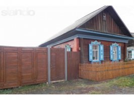 Уяр - вообще опа мира,  4300 км. от Москвы.  Больше 120 км. от ближайшего города.  
Таких домов там, дофига и больше. :)  Я не фотал нашу деревню никогда , но елки. ТАм и двух и трехэтажные дома стоят,  причем не олигархов.  И газончики подстрижены,  и заборчики ровные.   Но это не замечают.  Летом в Хакассию и Тыву отдыхать поеду - (700 км.)  для интереса отфотаю - какие тут загороды бедные.  .  причем дома все капитальные - а не каркасные коробочки.