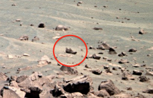 На Марсе обнаружен  левый ботинок.
