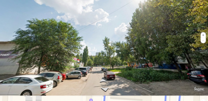 Так понятнее??? Нет там пешеходной дорожки, машина припаркована нормально, зато есть толпа уродов, которым пофиг где ходить!!!