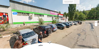 Так понятнее??? Нет там пешеходной дорожки, машина припаркована нормально, зато есть толпа уродов, которым пофиг где ходить!!!