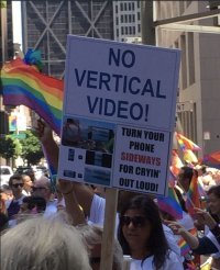 Короче, даже пиарасы против вертикального фото.