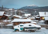 Это Газ-53, а по теме ЗиЛ - это была лучшая машина 60 - 70х годов. Крепкий, надёжный, простой в ремонте, самые положительные воспоминания о ЗиЛке!