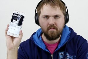 Петух только так и делает.