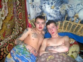 Тут вроде про "соблазнить любую девушку" подборка?
Но этим петухам она, похоже, не очень то и нужна