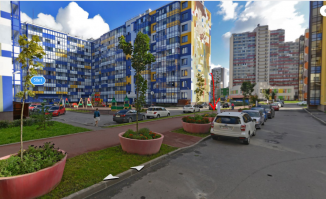 Я понимаю, пожар - это горе с которым нужно справится как можно быстрее. Но в этом случае вина полностью на дебилах застройщиках. Водители поставили свои машины не нарушая правила. 
Как видно на фото знаков нет, а сам двор это просто круговое движение с ОДНИМ СУКА выездом, а пожарная ехала с другой стороны и не могла знать что там забыли поворот сделать =) Понимаю пешеходный зоны, но как я понимаю тут нет интенсивного движения и можно было разрыв сделать. В общем ПИЗ..Ц, жалко владельцев авто (один из них как видно на фото уже идет медленно и обреченно, открывая машину уже через секунд как ее отодвинули), жалко погорельцев и их соседей. Надеюсь у владельцев авто нет серьезных повреждения авто и после этого случая жильцы дома решаться коллективно бороться за дополнительные подъезды к дому. Так как если бы гребаные застройщики думали бы головой, а не чем то еще, то думаю пожар бы потушили быстрее и без вреда автовладельцев, кто правила не нарушал.  Это я к названию поста все.