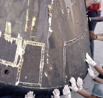 А не согревшая фольга при падении из космоса не настораживает?