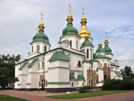 Собо р Свято й Софи и (Софи йский собо р)   храм, построенный в первой половине XI века в центре Киева, согласно летописи, князем Ярославом Мудрым на месте победы в 1036 году над печенегами.

София - это имя святой, а не название города...
