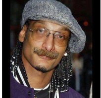 Да не "уезжает он из России в Америку". Русским по белому же написано -  "В Калифорнии он собирается провести мастер-класс и презентовать детскую книжку." Где тут - уезжает? Что курит автор?