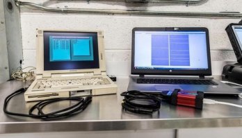Увидел ноутбук поперхнулся (тот что слева).Дело в том что это Compaq lte 5280,одна из лучших сделок по букам в моей жизни).Не знаю по какой причине но не только эти суперкары шли в комплекте с этим буком.Дело не Com и Lpt портах как я с начала подумал когда заказ получил.Диагностическое оборудование действительно цепляется на эти порты,но и в буке есть специальный контролер безопасности.В прицепе не такая и редкая модель но найти быстро до полноценного развития у нас Ebay было не реально.И так этот первый пенёк в 120 Mhz в 2001 уходит за 2000$ при себестоимости в 16.Ну правда пришлось помучится что бы винт и память до максималки доставить)).