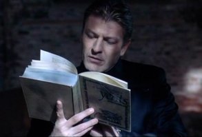 второй слева мужик что-то напомнил прямо