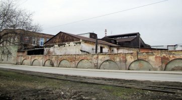 Верх-Исетский завод. Екатеринбург. Забор родной, 19 век. не новодел. И не заметить его трудно, мимо него трамвай проходит.