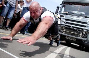 Он в кино видел что так можно :))