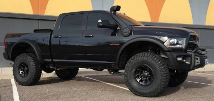 Вот пикап от бога, а не эти жалкие потуги.