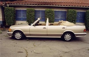 В большинстве случаев так и бывает, но это не обязательный критерий. Есть не один представитель такого типа кузова на моделях со стандартной длинной кузова.
Один пример перед Вами... ниже ещё несколько найденных на просторах фотографий: