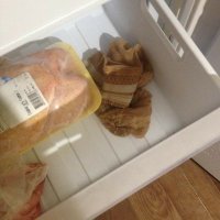 Еще в советские времена ,капроновые колготы хранили в морозилке. Так они дольше не рвутся.