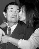 Георгий Михайлович Вицин на фото с женой в Ялте

А вот с дочкой в Ялте

Ну а тут уже Наталья взрослая