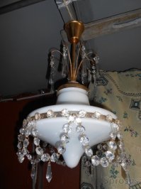 Была и "Каскад"- много висюлек мы с братом потеряли, просто у нас был волейбольный мяч... Ну вы понимаете)))
Потом в конце 80-х  - начале 90-х была со стеклянными висюльками, похожа на ту, что на фото, но немного не такая. Не китайская вроде, наша. Белый матовый плафон, а по кругу висюльки... Вот нашёл фото. Точно такая. Продержалась недолго.