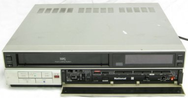 У меня был Panasonic (National) G7
подключал к телевизору "горизонт" и переключал каналы пультом ))