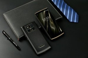 Samsung представил новый смартфон с шестью камерами и гибким экраном