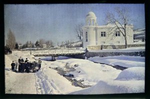 Многие ялтинцы слышали, что раньше на месте "горисполкома" располагалась "нефтебаза", а вот как выглядела...

А кто из ялтинцев узнает это место? 

И вот, фото нашёл, а "инфы" о нём - никакой... Это в каком году такой шторм был?

Ну и кинотеатр "Сатурн"...