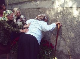 Во Львовской области молятся стеклопакету